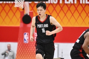 开拓者自媒体：杨瀚森已处于边缘位置 即战力低于新签的两位中锋配图