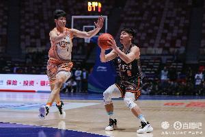 媒体人：石奎/柳锐均不参加CBA选秀 石奎加盟金牛 柳锐也考虑NBL配图