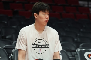 杨瀚森:已经能听得懂队友们在说什么 但在采访方面还是会差很多配图