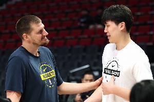 土耳其媒体发问：杨瀚森打得像约基奇 他新赛季的时间会增加吗？配图