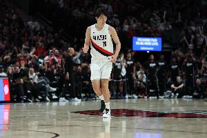开拓者自媒体:杨瀚森勾手证明有技术 减速欧洲步能否在NBA施展?配图