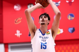 全能大个子!12号秀马拉6中6高效拿下14分7板6助 罚球5中1要练配图