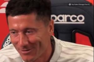 逗笑记者！莱万调侃：真搞不懂你们为啥叫soccer，明明是用脚踢的配图