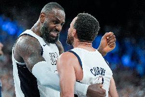 乌龙or泄密?ESPN标题惊现“詹姆斯加盟勇士” 实际内容毫不相干配图