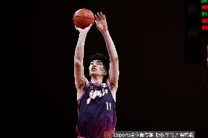 媒体人：余嘉豪所签的4年B类合同和去年浙江提供的保持一致配图