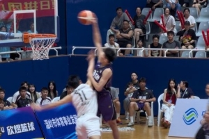 炸裂!浙BA预选赛 开场2分多钟卓赫上演暴力暴力隔扣配图