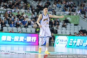 媒体人:朱俊龙预计留队 广厦遭遇困难 但他们仍希望保留部分主力配图